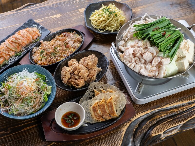 もつ鍋と様々な料理